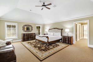 6 bedrooms, desk, iron/ironing board, free WiFi