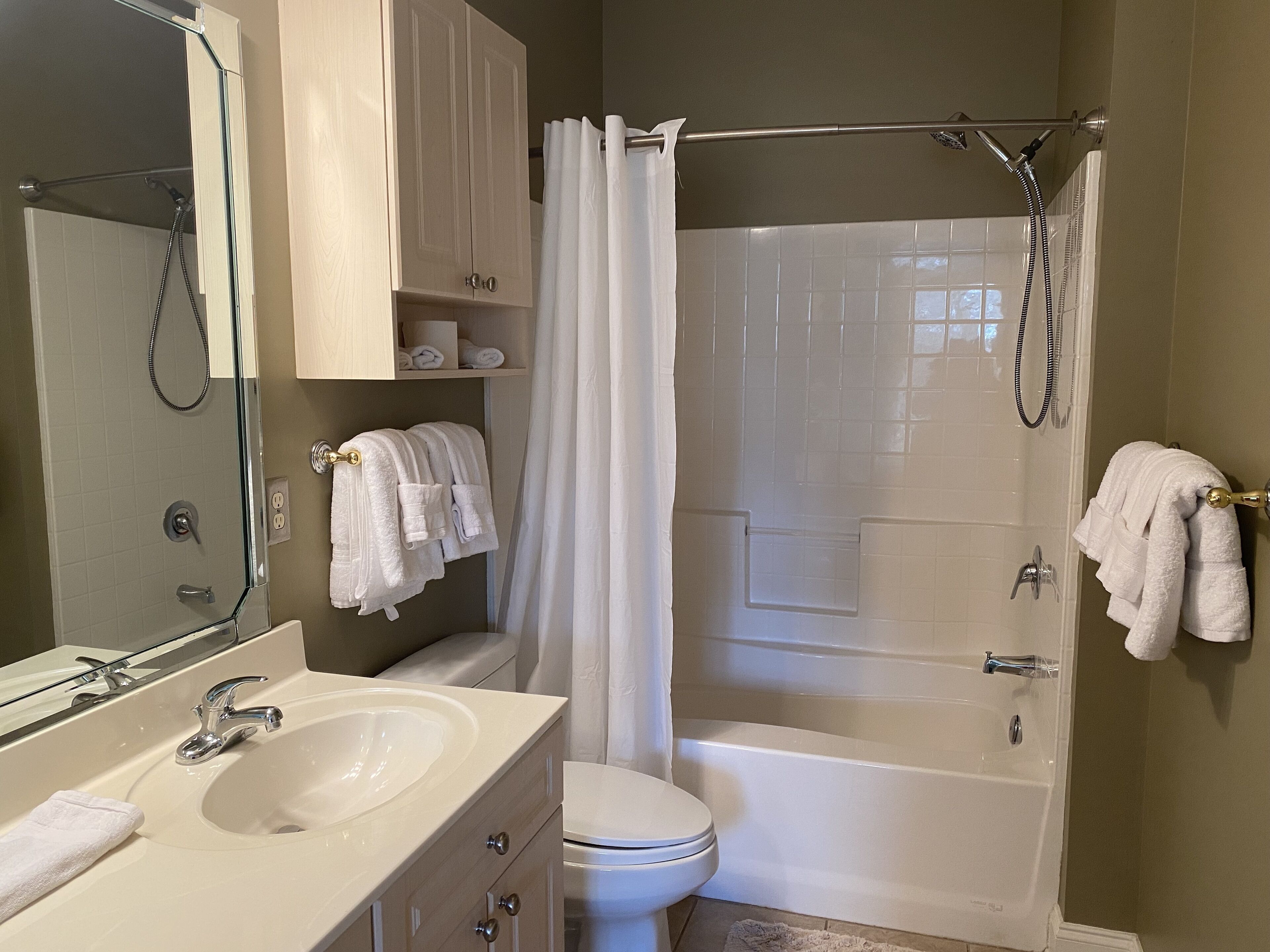 Family Condo | Bathroom | Towels, soap, shampoo, toilet paper