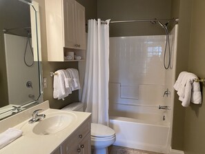 Bathroom - Magnolia Villas by Sweet Magnolia (Myrtle Beach)