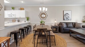 Traditional Condo | In-room dining - Magnolia Villas by Sweet Magnolia (Myrtle Beach)