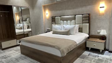 Luxury Suite | 1 bedroom, premium bedding, down duvets, Tempur-Pedic beds