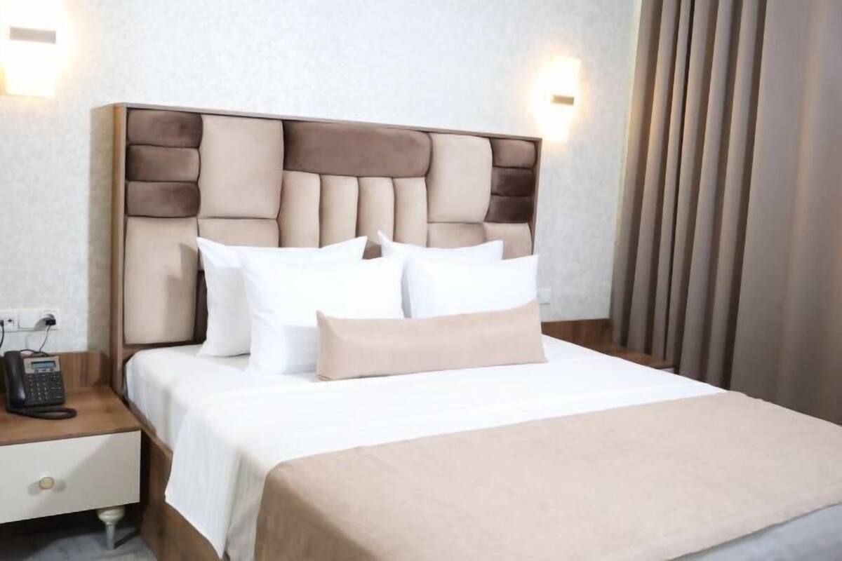 Premium bedding, down comforters, Tempur-Pedic beds, minibar