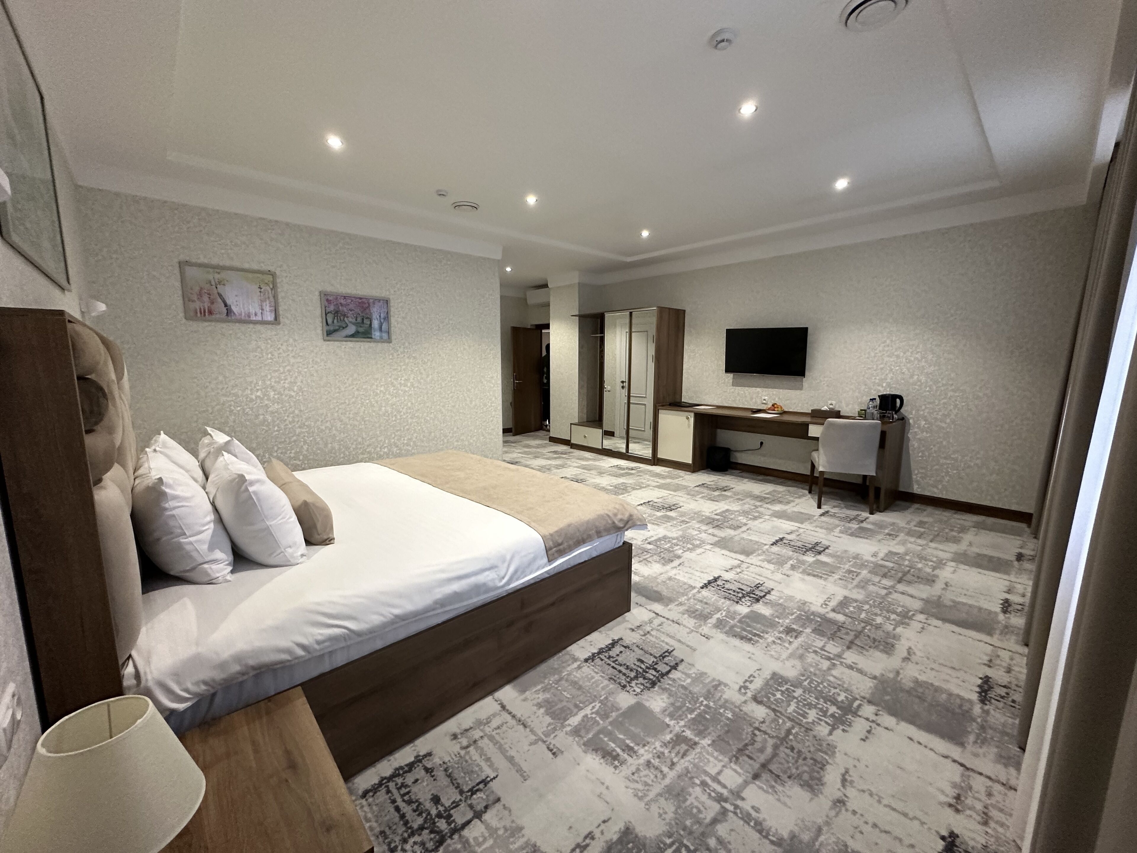 Premium bedding, down duvets, Tempur-Pedic beds, minibar