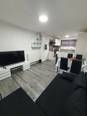 Interior - Lovely Ground Floor 1-bed Flat with free parking (Leicester)