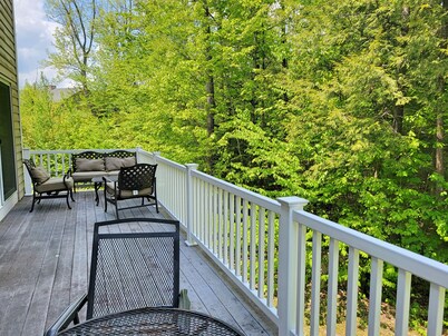 Open concept, AC/FP, wood & mtn views, deck, garage, pool. F115A by LRS