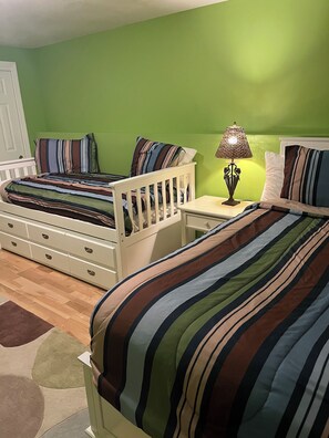 4 Schlafzimmer, Bügeleisen/Bügelbrett, kostenloses WLAN, Bettwäsche