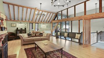 House | Living area | 30-inch TV with digital channels, fireplace