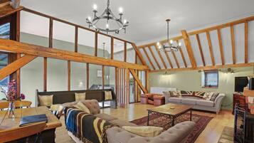 House | Living area | 30-inch TV with digital channels, fireplace