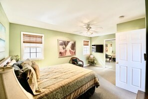 2 bedrooms, in-room safe, desk, iron/ironing board