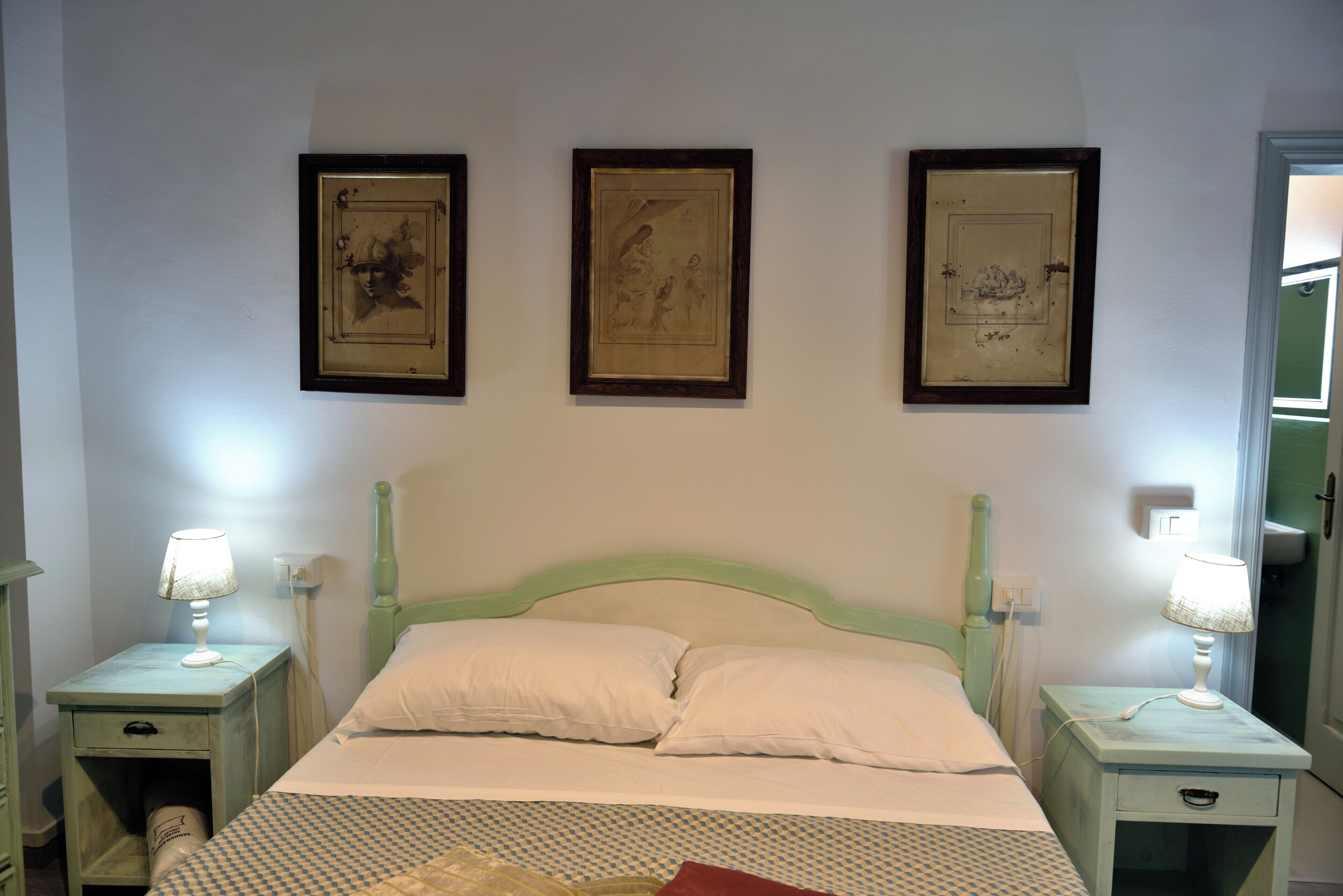 1 bedroom, bed sheets