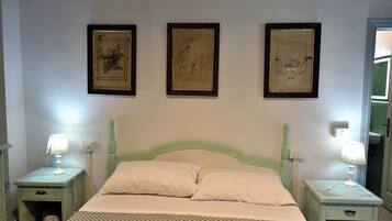 1 bedroom, bed sheets