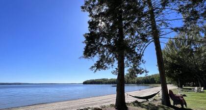 The Getaway- A Cozy Lakeside Cabin