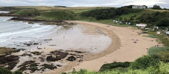 Charming fishermans cottage within minutes of beach and harbour