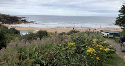 Charming fishermans cottage within minutes of beach and harbour