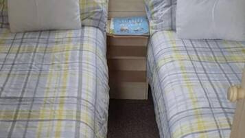 House, Multiple Beds | 3 bedrooms, bed sheets