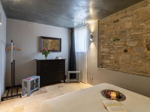 1 bedroom, WiFi, bed sheets - Apartment old and modern perfectly combined. (Imperia/Montegrazie)