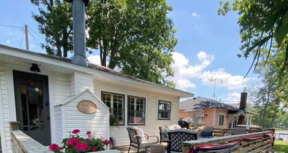 Ptoobies Place- AMAZING cottage BOAT DOCK & deck!