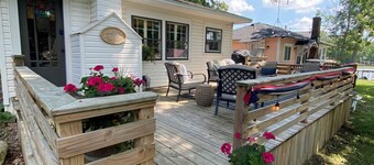 Ptoobies Place- AMAZING cottage BOAT DOCK & deck!