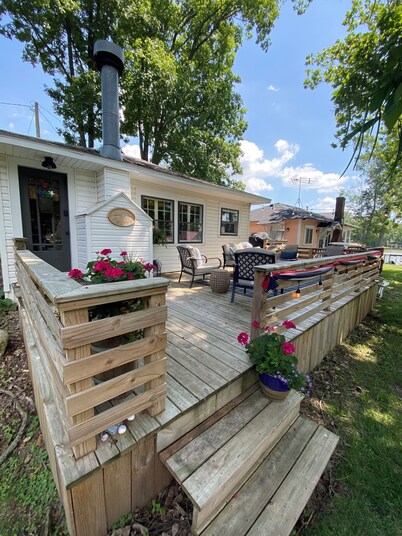 Ptoobies Place- AMAZING cottage BOAT DOCK & deck!