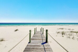 On the beach - Crews Quarters by GSVR | Beachfront Home w/ Expanded Pool & Porch + FREE Activities/Golf (Gulf Shores)