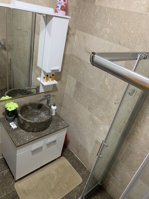 Apartamento | Baño | Ducha y toallas