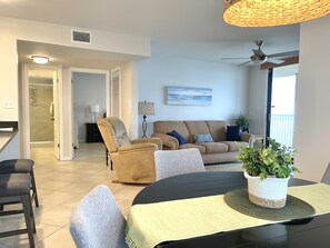 テレビ、DVD プレーヤー