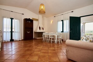 Smart TV y chimenea 