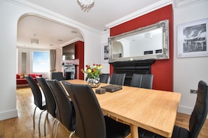 House | Private kitchen | Fridge, microwave, oven, stovetop