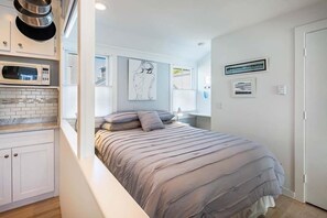Iron/ironing board, internet, bed sheets