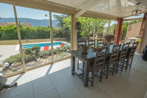 Villa avec piscine au pied du Luberon
