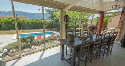 Villa avec piscine au pied du Luberon