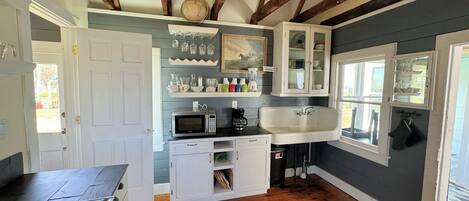 Fridge, microwave, dishwasher, coffee/tea maker