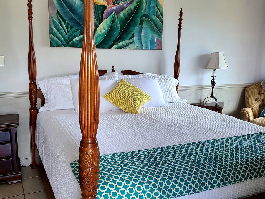 Luxe beddengoed, pillowtop-bedden, een kluis op de kamer