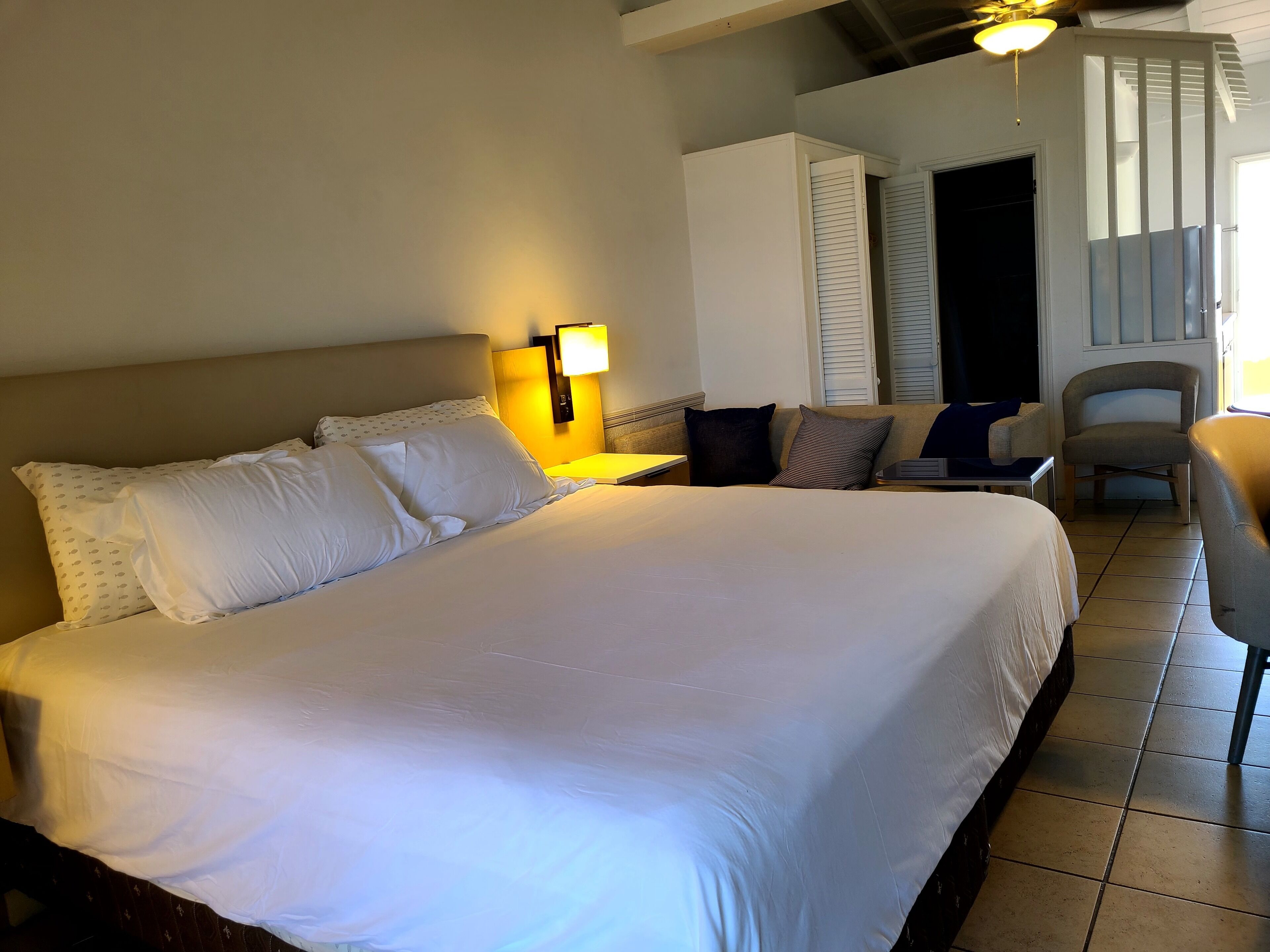 Deluxe Studio Suite, 1 King Bed | Premium bedding, pillowtop beds, in-room safe, individually decorated