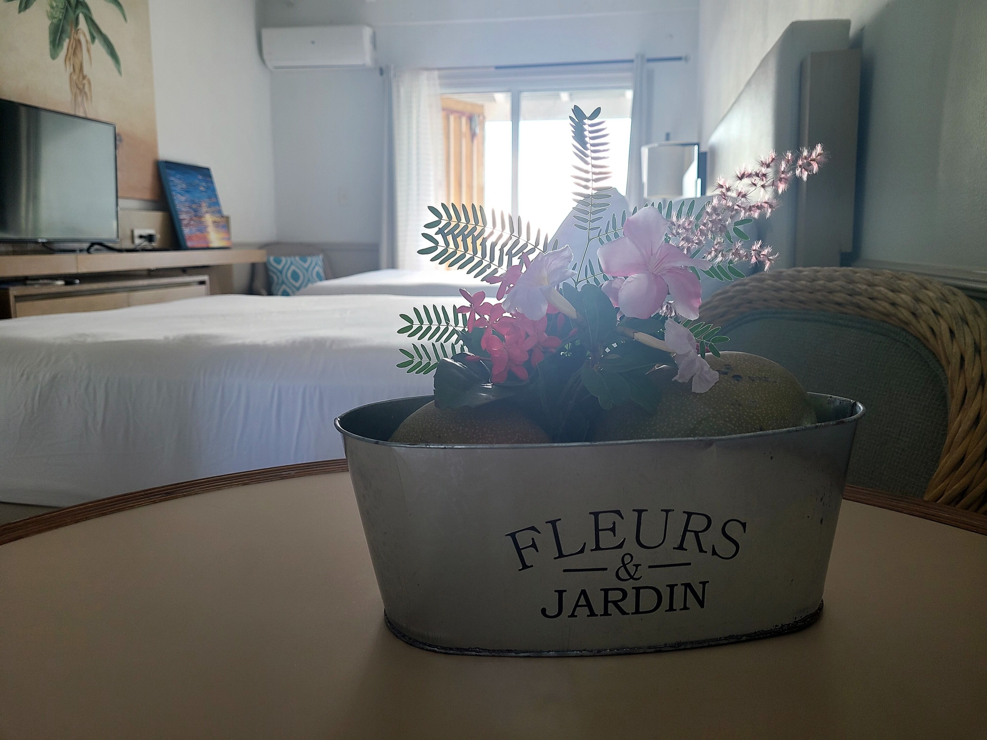 Habitación Deluxe doble | Ropa de cama de alta calidad y colchones con acolchado adicional