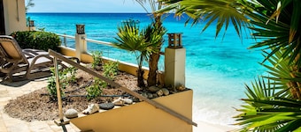 Oceanfront 2 bedroom beach apartment Bellevue 8 , sandy beach , private pools