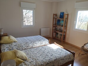 5 bedrooms, iron/ironing board, WiFi