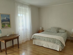 5 Schlafzimmer, Bügeleisen/Bügelbrett, WLAN