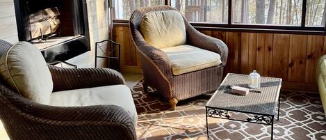 TV connectée, cheminée, jeux vidéo