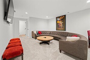 Smart TV, fireplace