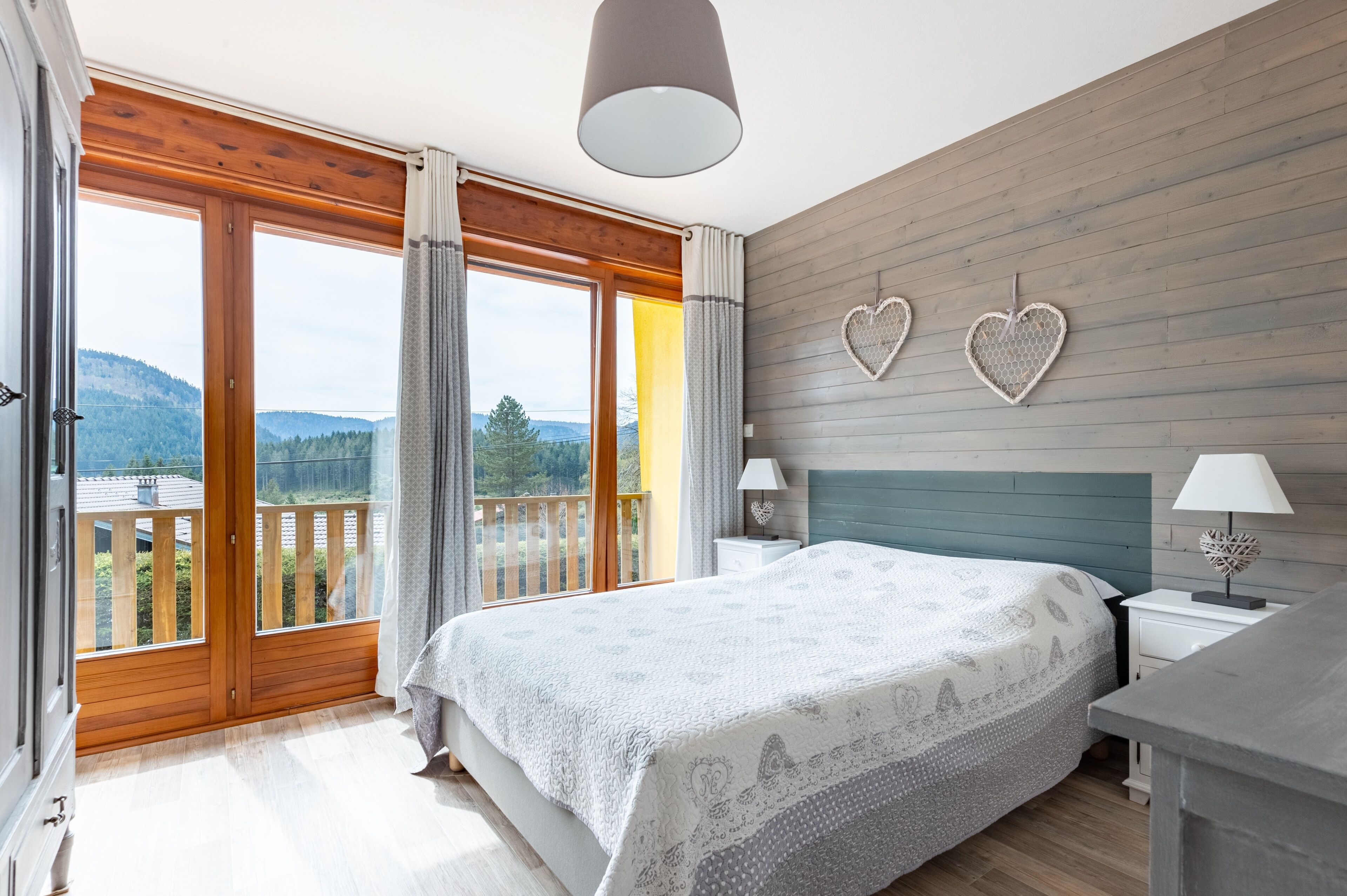 4 chambres, fer et planche à repasser, Wi-Fi gratuit