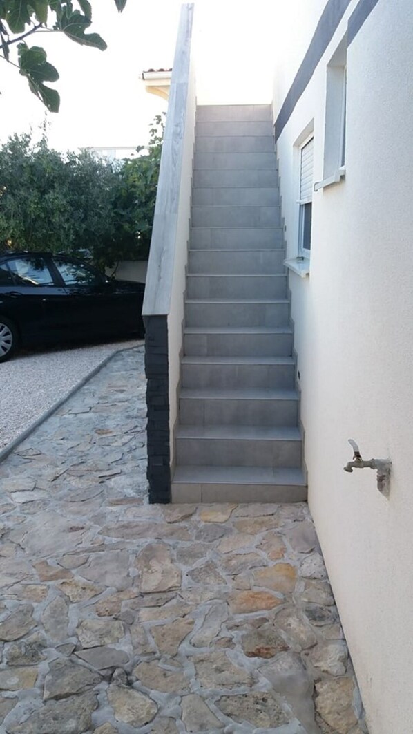 Property grounds - App. 80 meters from the sea (Vir)