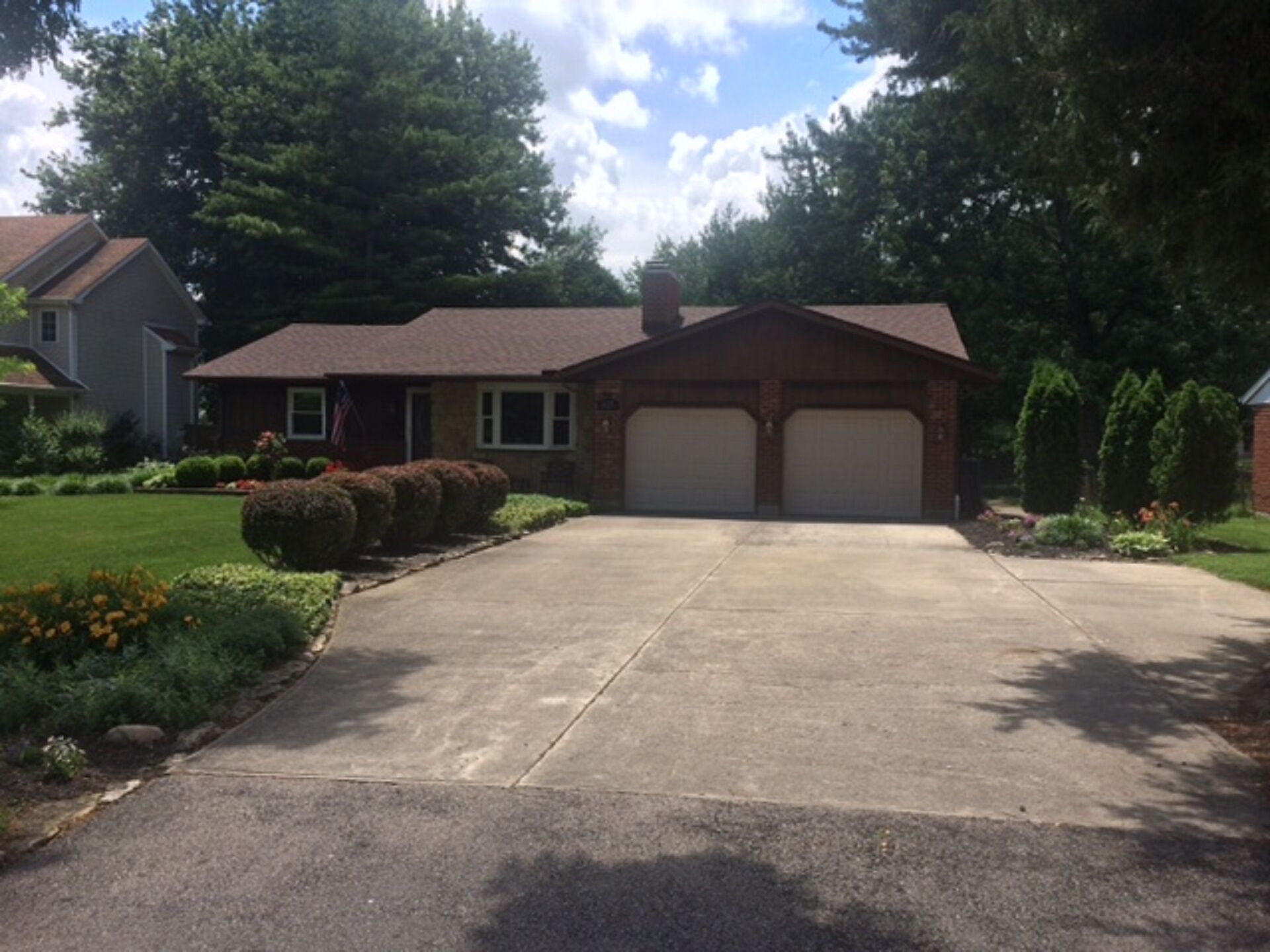 Lake view home in quiet neighborhood near Xenia and Cedarville
