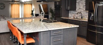 Relaxing 4 Bedroom with Pool and Hot Tub