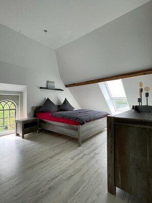 3 Schlafzimmer, Reisekinderbett, WLAN, Bettwäsche