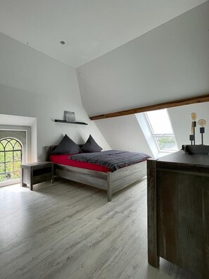 3 slaapkamers, reisbedje, wifi, beddengoed