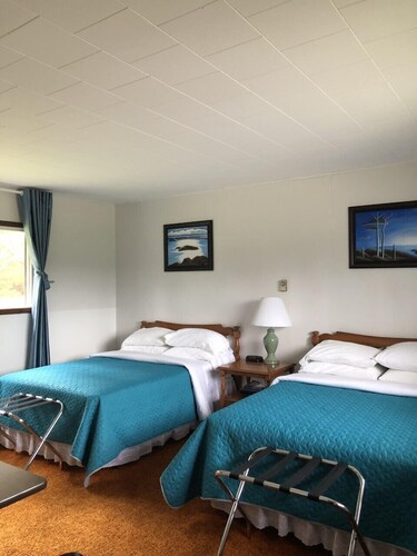 Coach House Motel 20 km East Terrace Bay