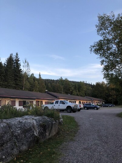 Coach House Motel 20 km East Terrace Bay