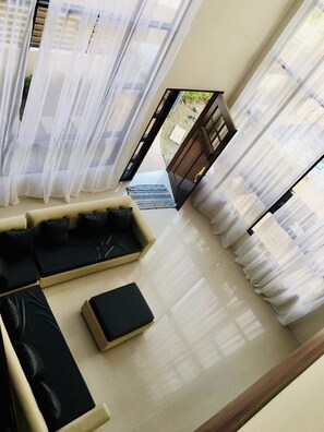 Unclassified image, 2 of 15, button