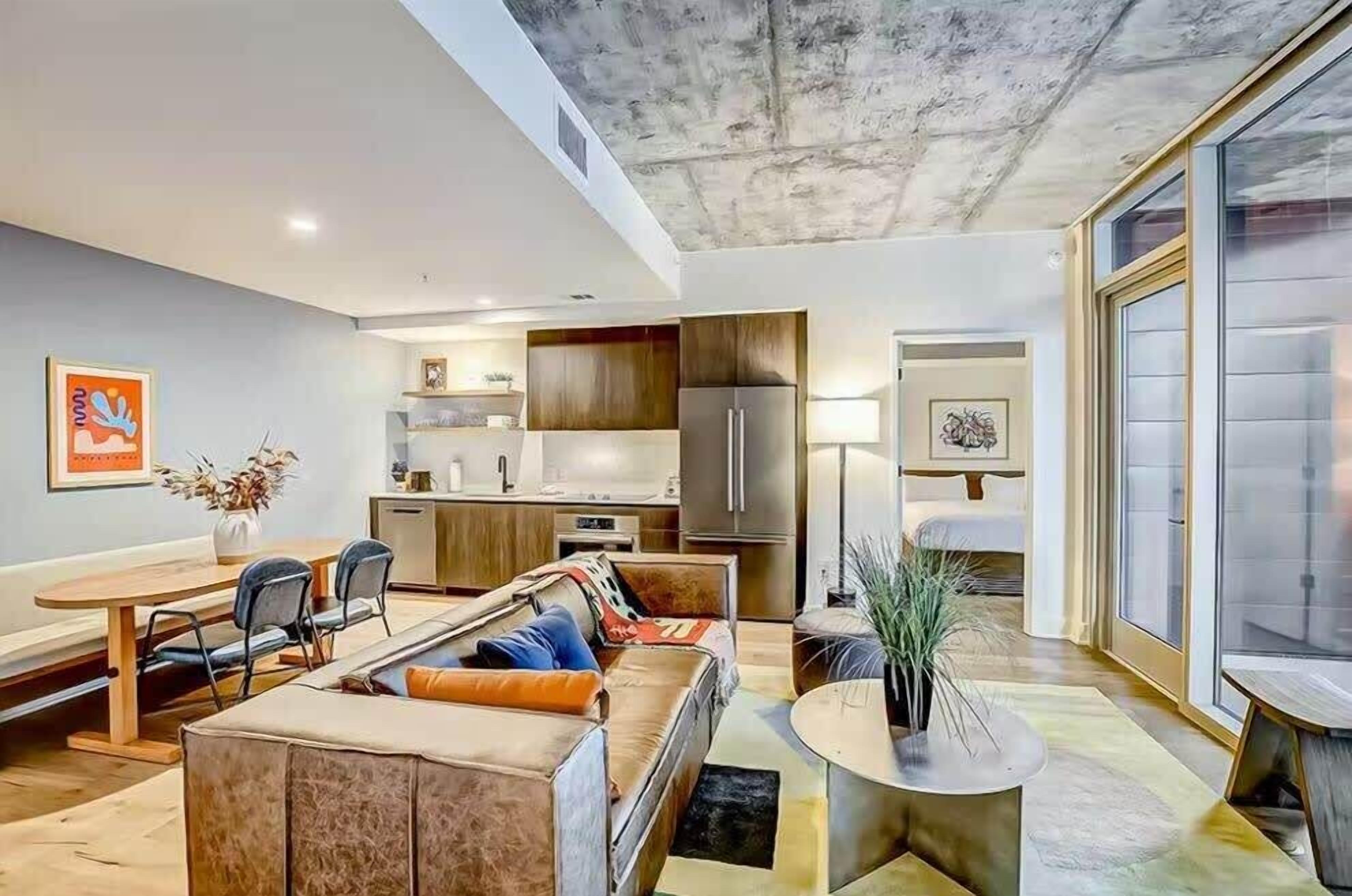 TV, fireplace, offices